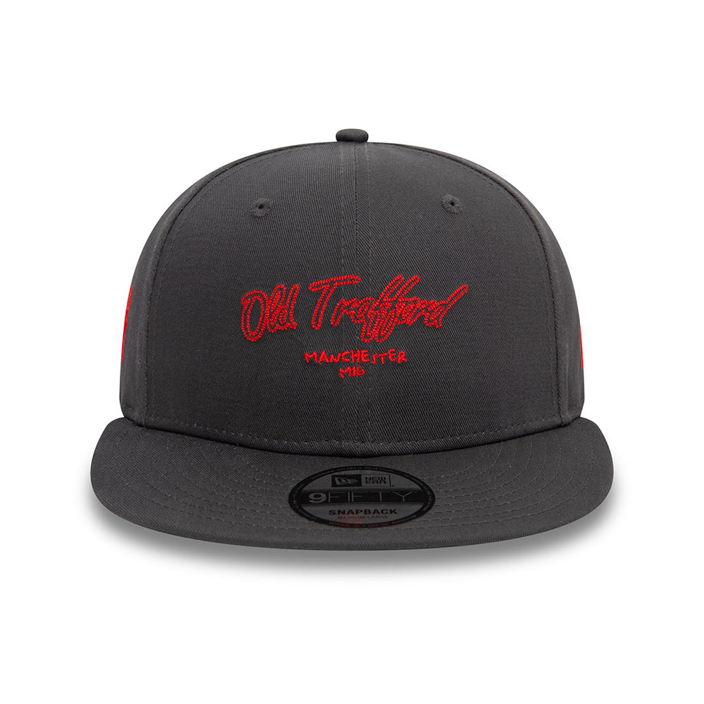 MANCHESTER UNITED – DARK GREY “OLD TRAFFORD” NEW ERA 9FIFTY CHAIN STITCH FLAT PEAK HAT