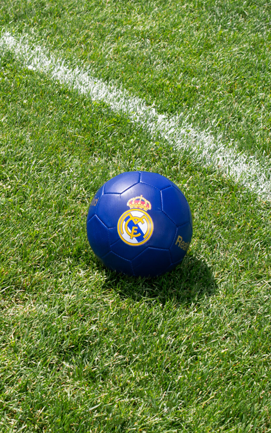 soccer-ball-fcb-mobile.jpg